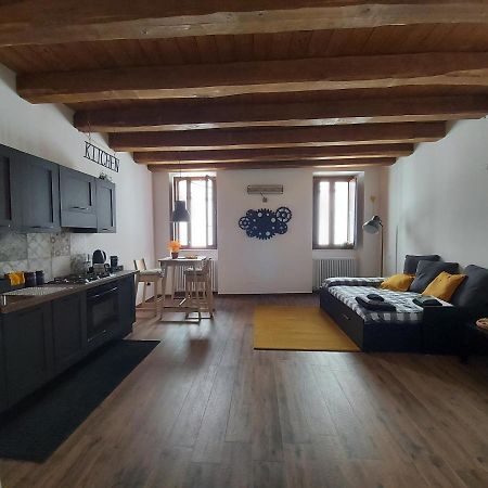 Il Caddi - Caratteristico Monolocale In Pieno Centro Storico Apartment LʼAquila Exterior foto