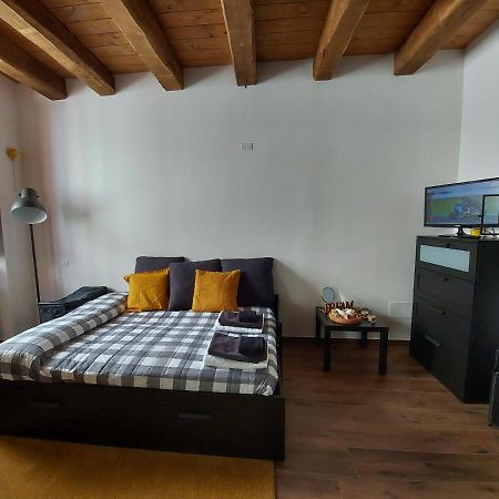 Il Caddi - Caratteristico Monolocale In Pieno Centro Storico Apartment LʼAquila Exterior foto