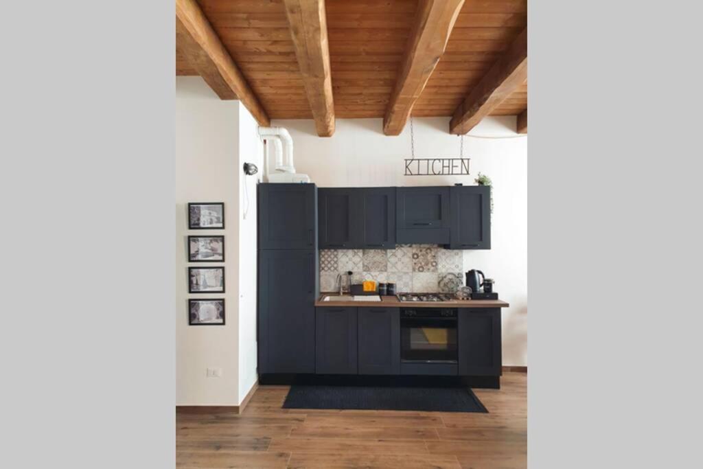 Il Caddi - Caratteristico Monolocale In Pieno Centro Storico Apartment LʼAquila Exterior foto
