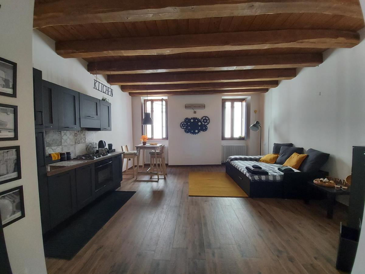 Il Caddi - Caratteristico Monolocale In Pieno Centro Storico Apartment LʼAquila Exterior foto
