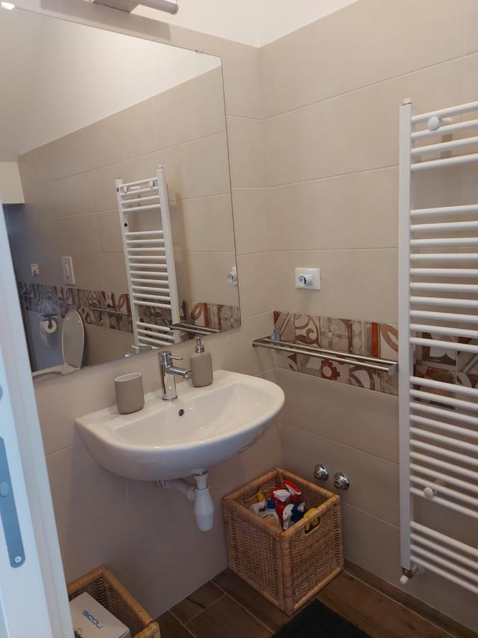 Il Caddi - Caratteristico Monolocale In Pieno Centro Storico Apartment LʼAquila Exterior foto