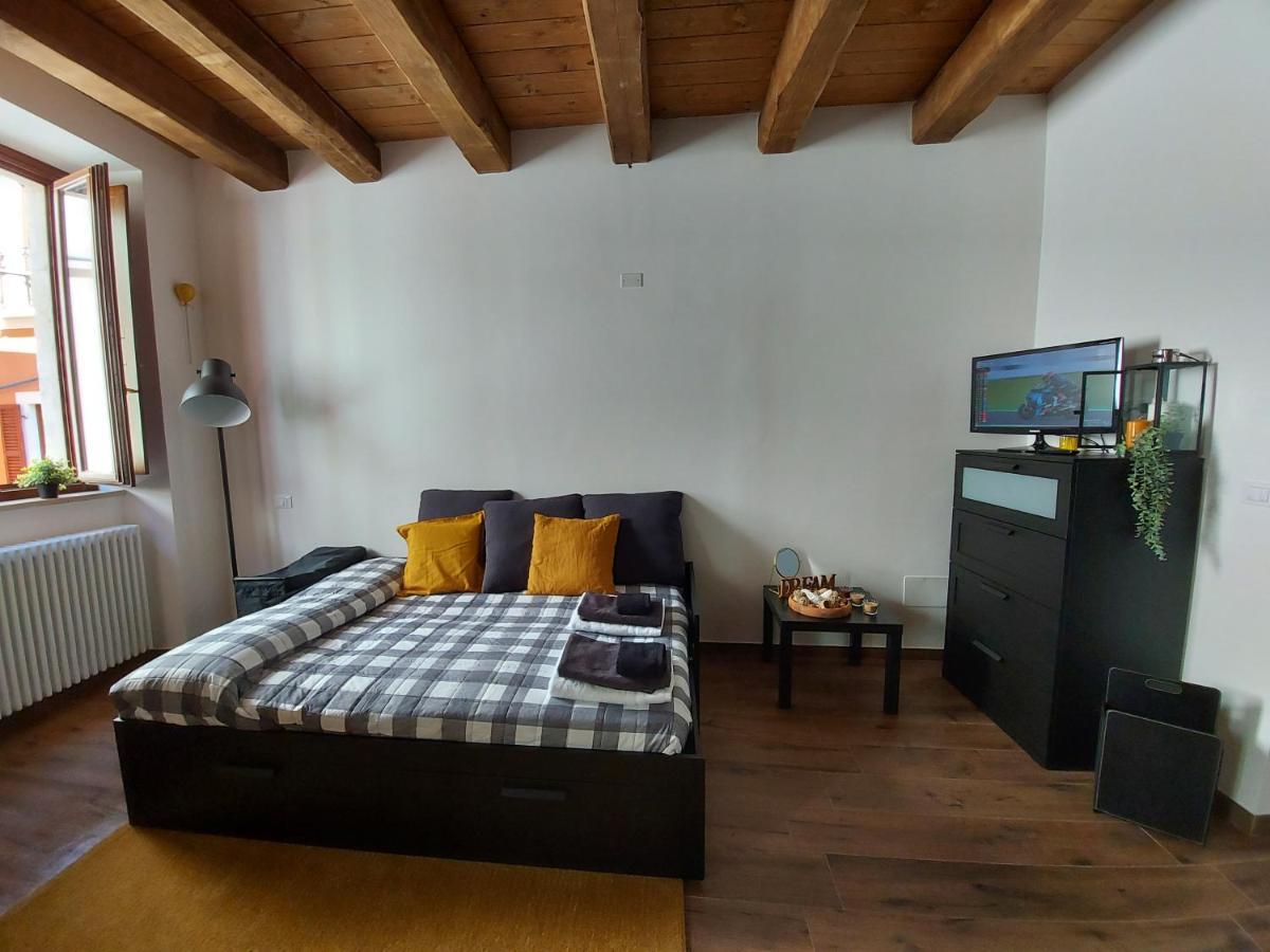 Il Caddi - Caratteristico Monolocale In Pieno Centro Storico Apartment LʼAquila Exterior foto